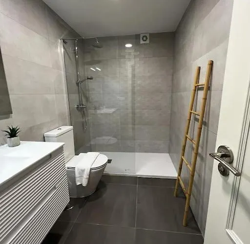 White Con Parking Gratis * Vigo