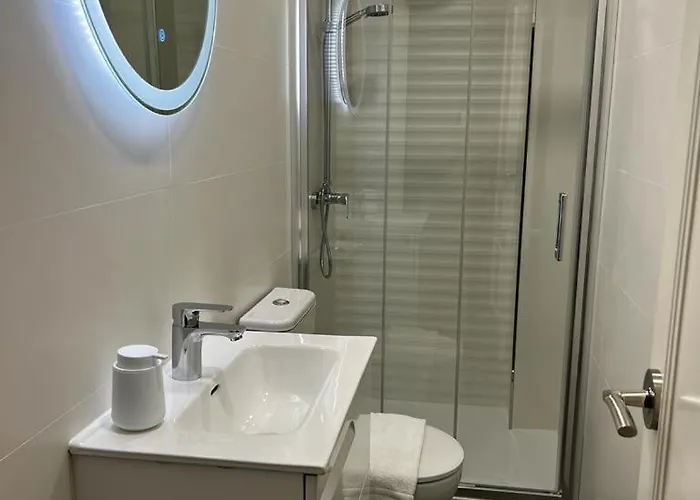 White Con Parking Gratis Apartment