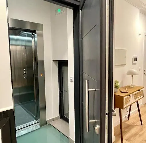 White Con Parking Gratis Apartment *