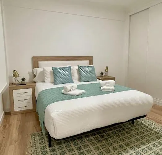 White Con Parking Gratis Apartment *